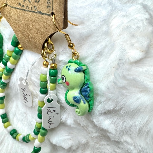 Green Sea Horse Beaded Kids Jewelry Set - Picture 4 of 7